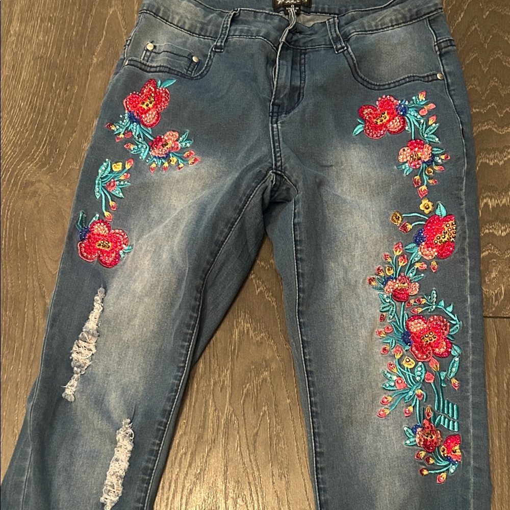 Floral Embroidered Skinny Jeans - Picture 2 of 6